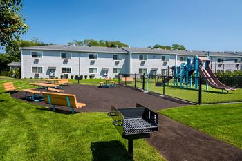 picnic area at Southwood Luxury Apartments, North Amityville, 11701
